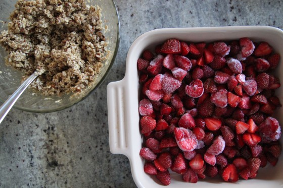strawberry rhubarb breakfast crumble