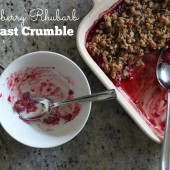 strawberry rhubarb breakfast crumble